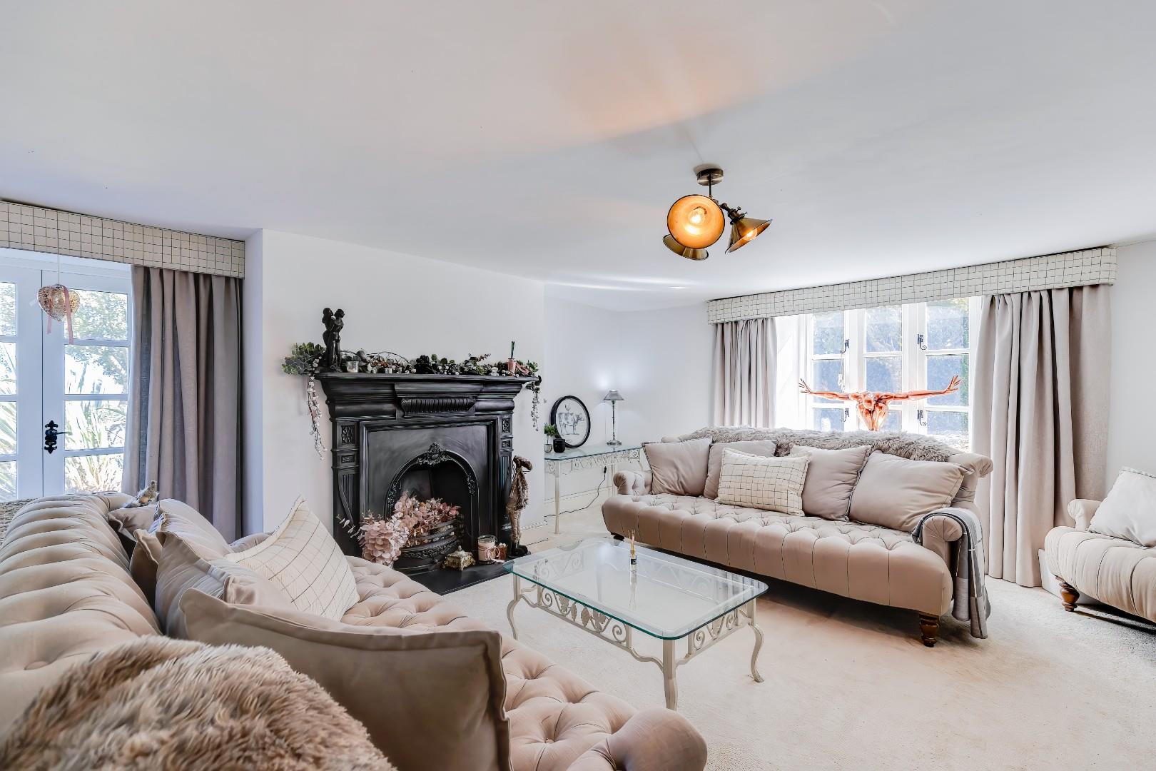 Upper Porthkerry Farm, Porthkerry Road, Rhoose, CF62 3BX